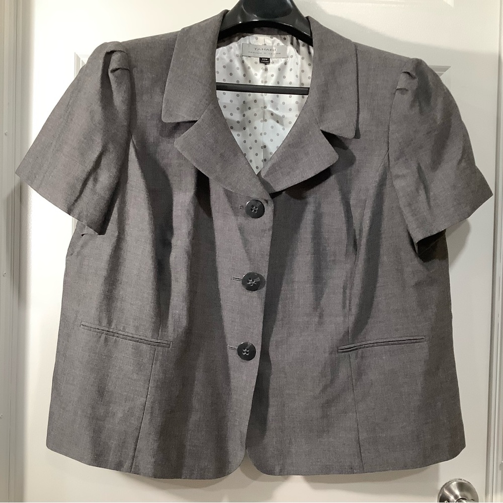 Tahari Gray Short Sleeve Blazer size 20W.